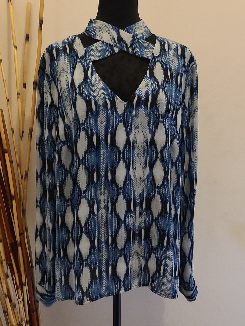 BOLD elements Blue and White Cross-Neck Long-Sleeve Cutout Top